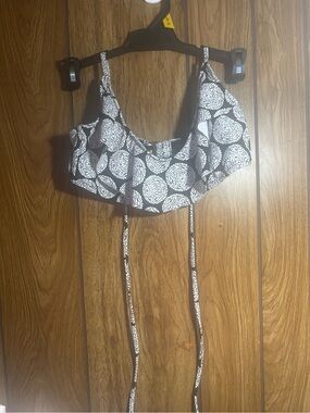 Stylus Black & White Ruffle Girls Bikini Swim Top | Size Girls Large